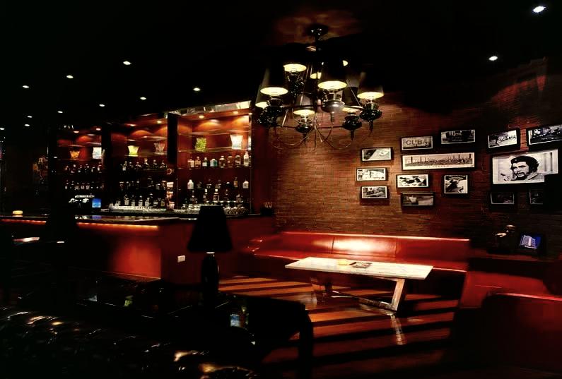 5種最火的酒吧裝修風格效果圖，總有一款能讓你家酒吧出圈！