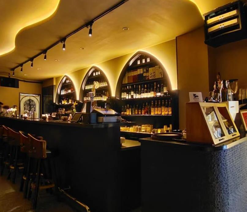 重慶酒吧裝修效果圖，非常有格調(diào)，燈光柔和