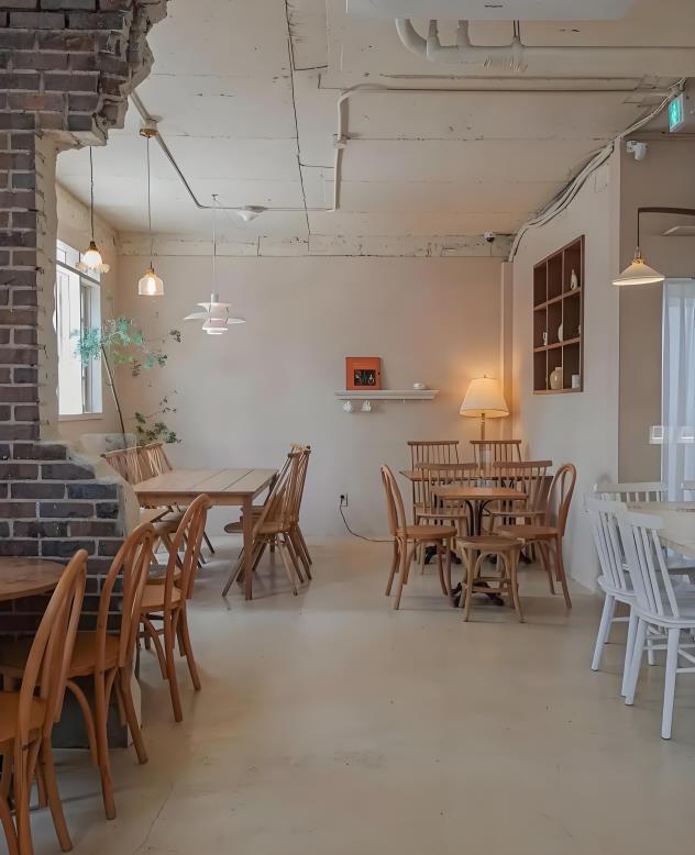 甜品店設計:韓式奶油風烘焙空間治愈且優(yōu)雅